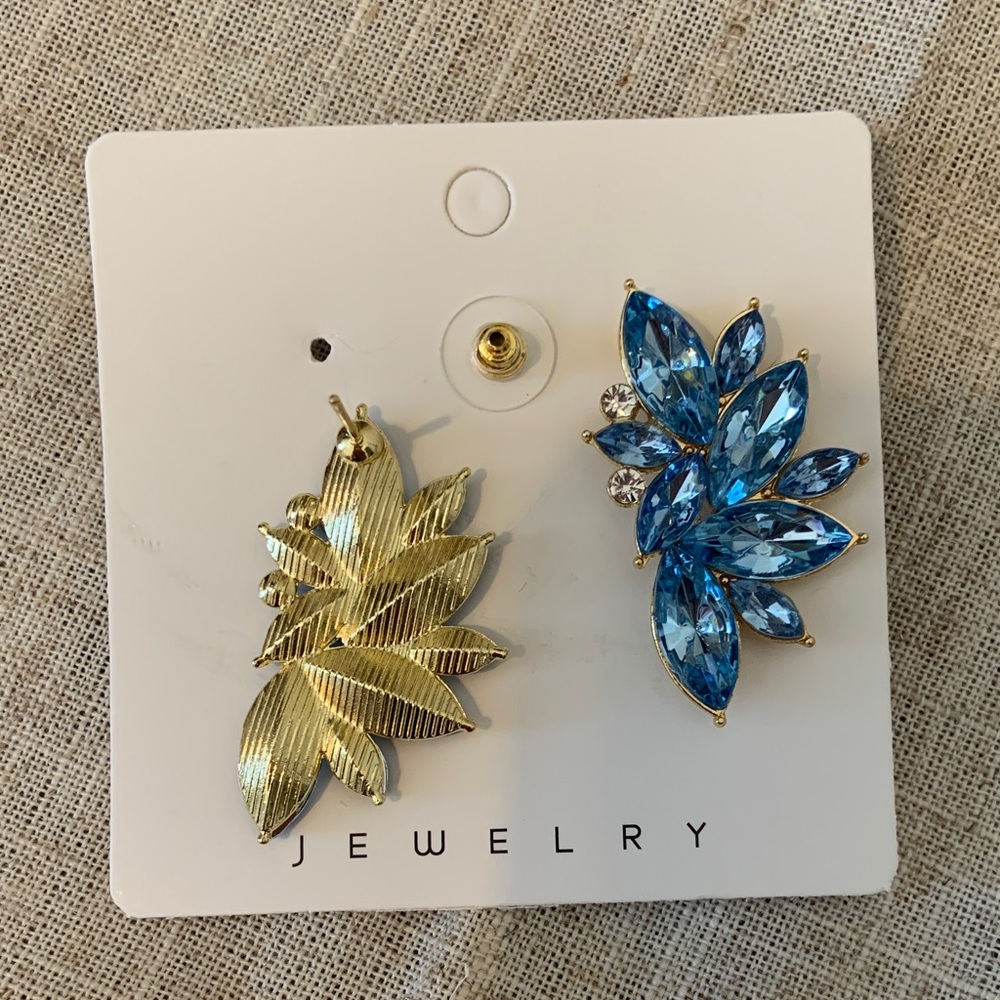 Blue Crystal Leaf Cluster Earrings - Jewelry - Picture 2 of 3